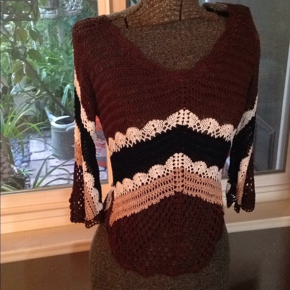 Bette Paige Tops - Bette Paige turkey brown black beige chevron knit crochet top❤️ three qtr sleeve